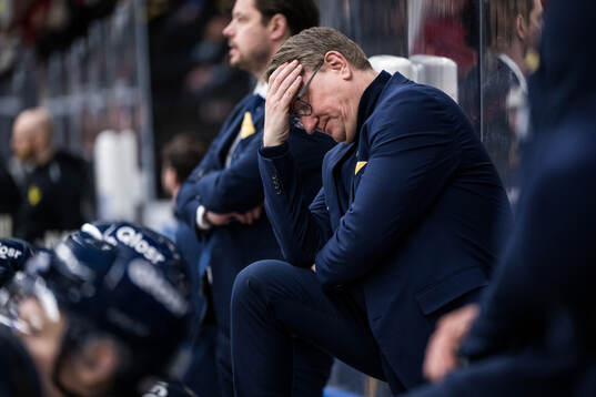 Södertäljes tränare Magnus Bogren deppar