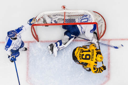 Skellefteås Martins Dzierkals och Leksands målvakt Mantas