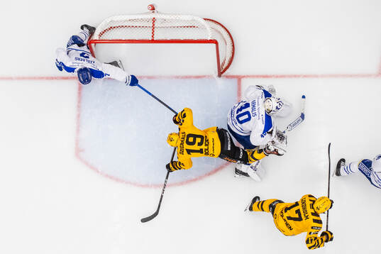 Leksands Marcus Karlberg och Leksands målvakt Mantas