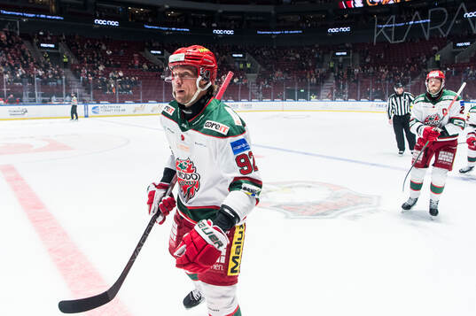 Modos Jesper Olofsson jublar