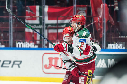 Modos Jesper Olofsson och David Rundblad jublar