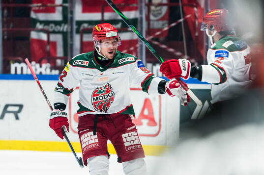 Modos Jesper Olofsson jublar