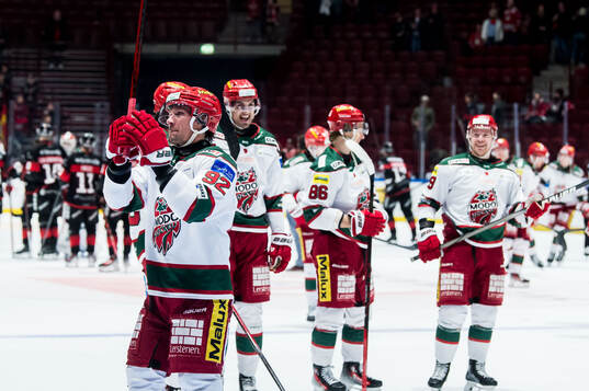 Modos Jesper Olofsson jublar