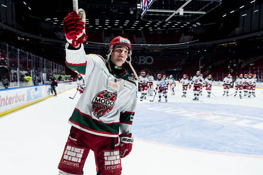Modos Lucas Pettersson jublar