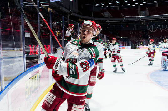 Modos Mikkel Aagaard jublar
