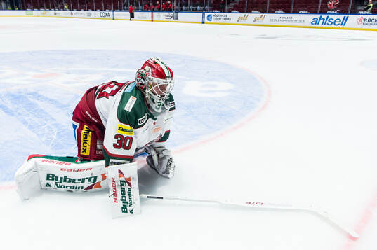 Modos målvakt Lassi Lehtinen jublar