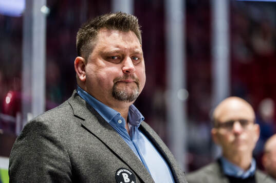 Modos tränare Mattias Karlin