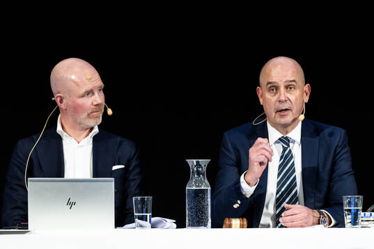 Mötessekreterare Peter Brandt och mötesordförande Anders