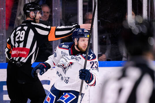 Linköpings Robin Kovacs jublar