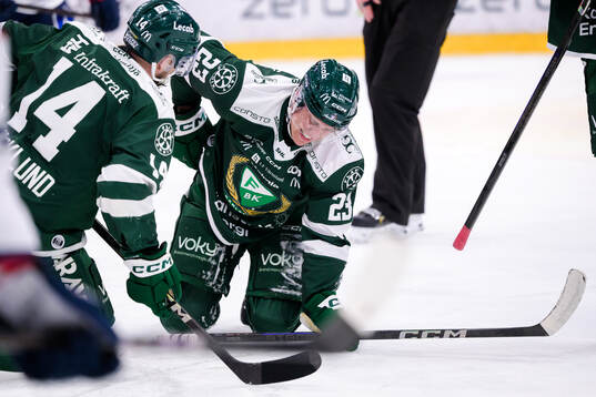 Färjestads Oliver Eklind har ont
