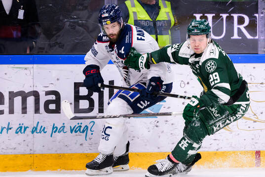 Linköpings Oscar Fantenberg och Färjestads Oskar Steen