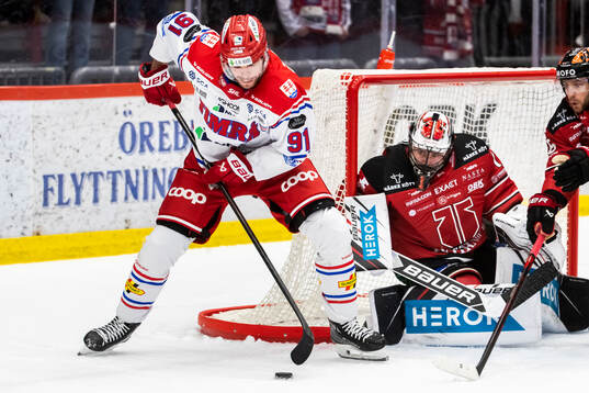 Timrås Magnus Pääjärvi och Örebros målvakt Jhonas