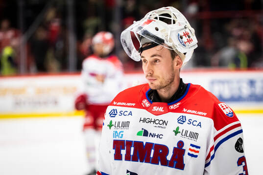 Timrås målvakt Jacob Johansson deppar