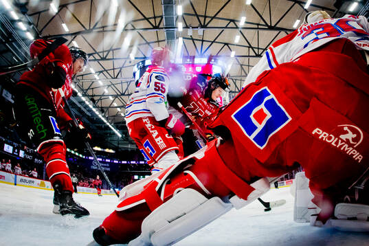 Örebros Kalle Kossila och Milton Oscarson framför Timrås
