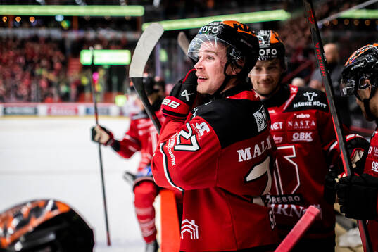 Örebros Peetro Seppälä är glad vid slutsignalen