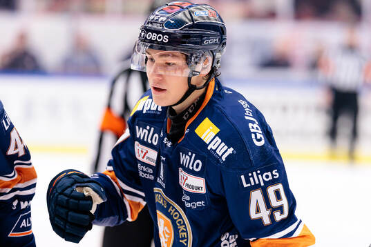 Växjös Leo Sahlin Wallenius jublar