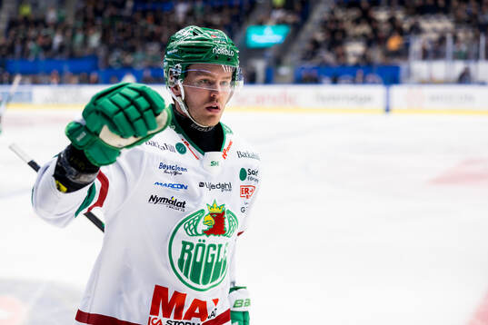 Rögles Filip Johansson jublar