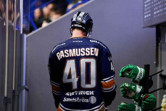 Växjös Dennis Rasmussen lämnar skadad