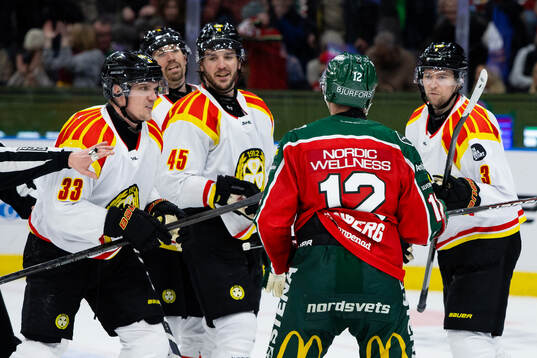 Frölundas Max Friberg reagerar mot Brynäs Jakob