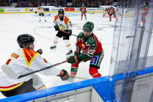 Brynäs Theo Lindstein och Frölundas Linus Nässén