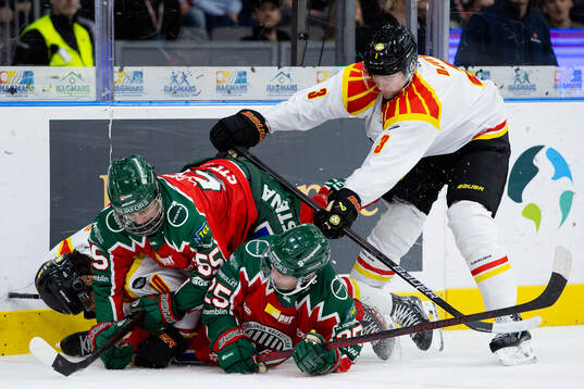 Brynäs Tyler Vesel och Christian Djoos mot  Frölundas
