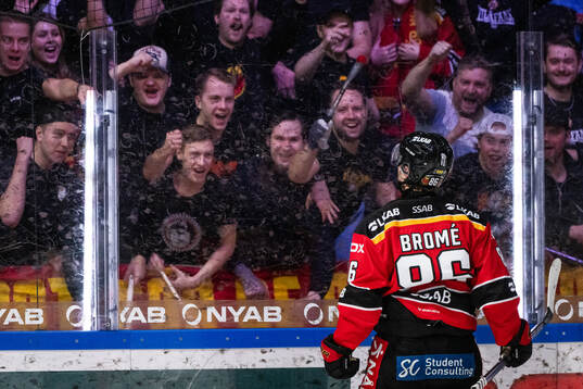 Luleås Mathias Bromé jublar