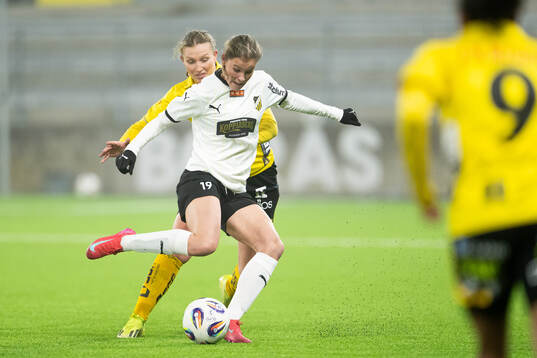Elfsborgs Selma Berggren och Häckens Lova Sternvik