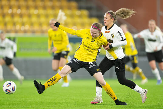 Elfsborgs Leann Nyström och Häckens Nathalie Staaf