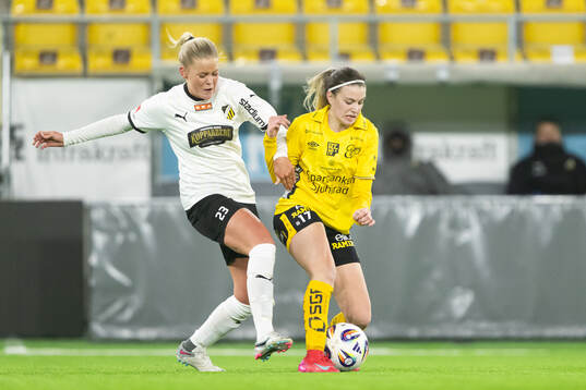 Häckens Tess Olausson och Elfsborgs Natalija Obradovic