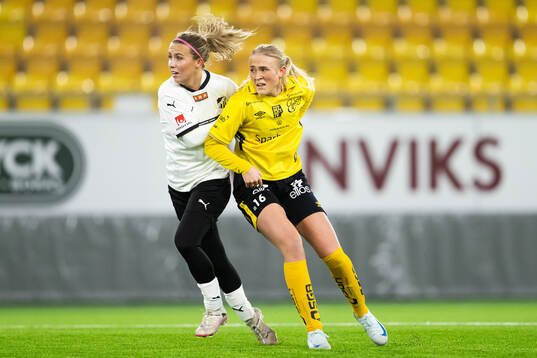 Häckens Nathalie Staaf och Elfsborgs Emilia Bengtsson