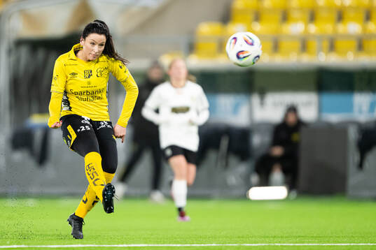 Elfsborgs Izabella Bergström skjuter 1-1