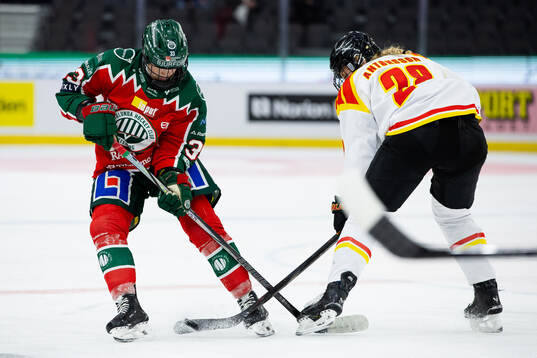 Frölundas Michelle Karvinen och Brynäs Jenny Antonsson