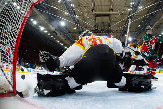 Frölundas Michelle Karvinen med en målchans mot Brynäs