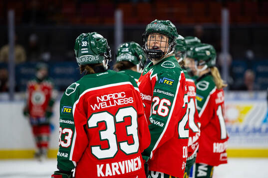 Frölundas Michelle Karvinen och Hanna Olsson