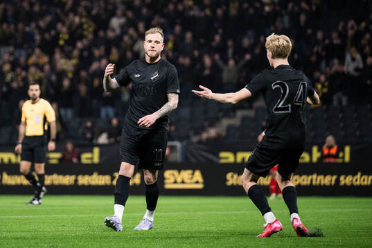 AIKs John Guidetti jublar med Andreas Redkin