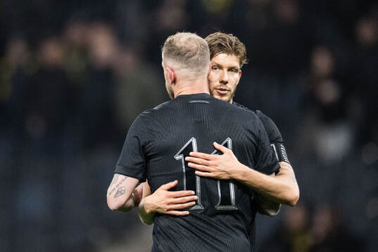 AIKs John Guidetti och Anton Saletros jublar
