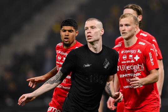 AIKs Thomas Isherwood och Värnamos Johan Rapp