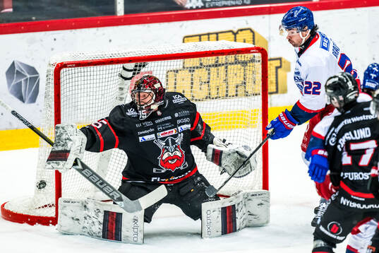 Nybros målvakt Alexander Hellnemo och Oskarshamns Erik