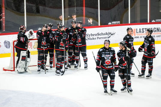 Nybros spelare väntar in slutsignal