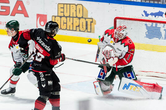Malmö Redhawks Linus Öberg och Frölundas målvakt Lars