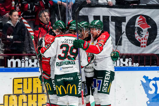 Frölundas Arttu Ruotsalainen jublar