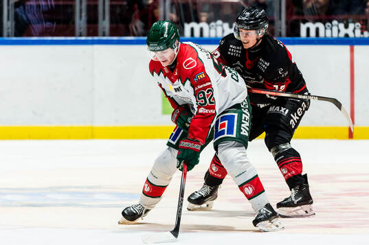 Frölundas Filip Cederqvist och Malmö Redhawks Linus Öberg