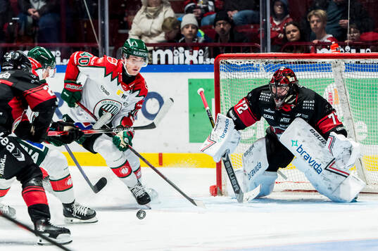 Frölundas Jacob Peterson och Malmö Redhawks Daniel