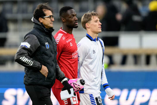 Sirius målvakt Ismael Diawara och Marcus Lindberg