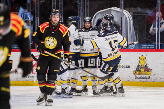 HV71s Andre Petersson jublar