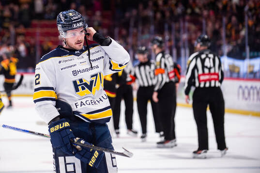 HV71s Oscar Engsund deppar