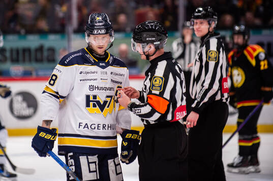 HV71s Olle Alsing i konversation med Domare Alexander