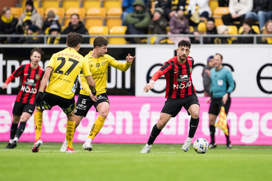 Elfsborgs Simon Olsson och Brommapojkarnas Daleho Irandust