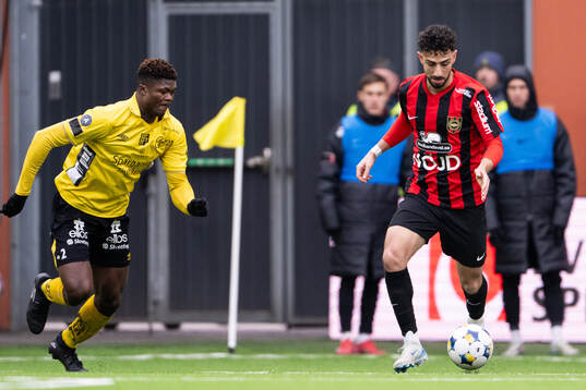 Elfsborgs Terry Yegbe och Brommapojkarnas Daleho Irandust