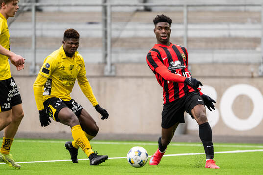 Elfsborgs Terry Yegbe och Brommapojkarnas Ezekiel Alladoh